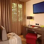 Hotel & Mercede 4*