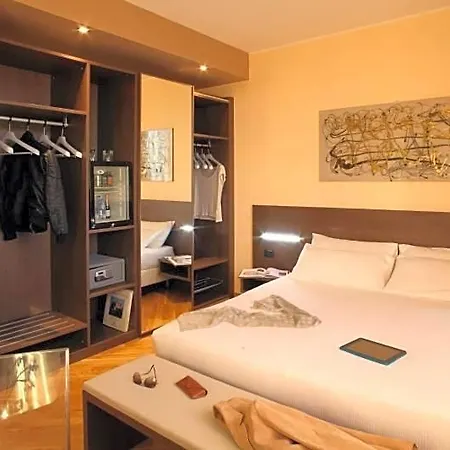 Hotel & Mercede Frascati